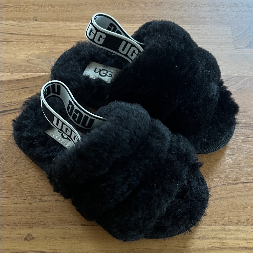 UGG Fluff Yeah Black Slippers Size 8
